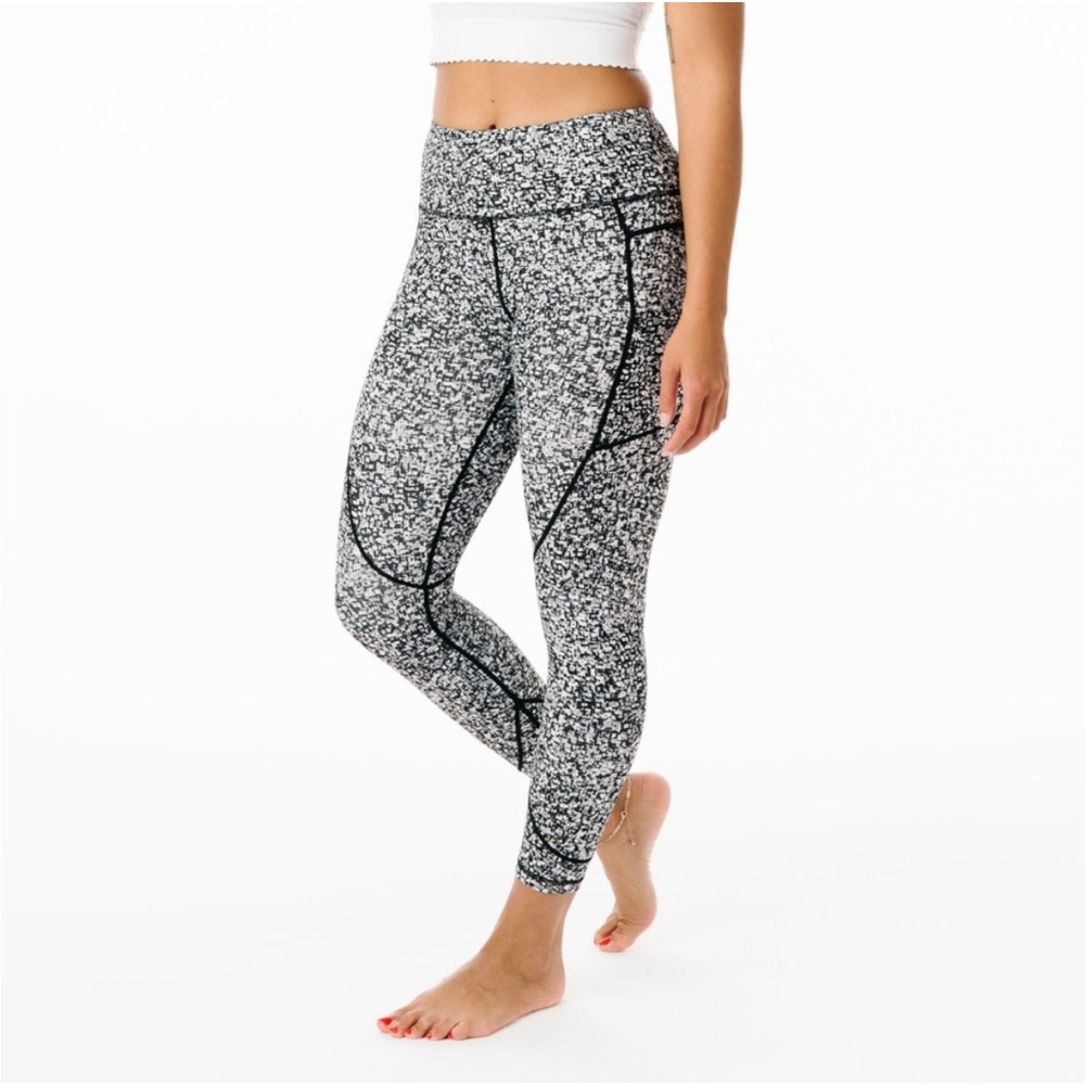 ZYIA Active Black Pocket Mosiac Mid-Rise 7/8 Leggings size 14/16